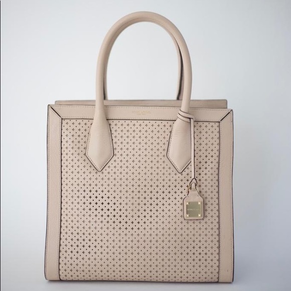 Henri Bendel shoulder bag. - Picture 1 of 7